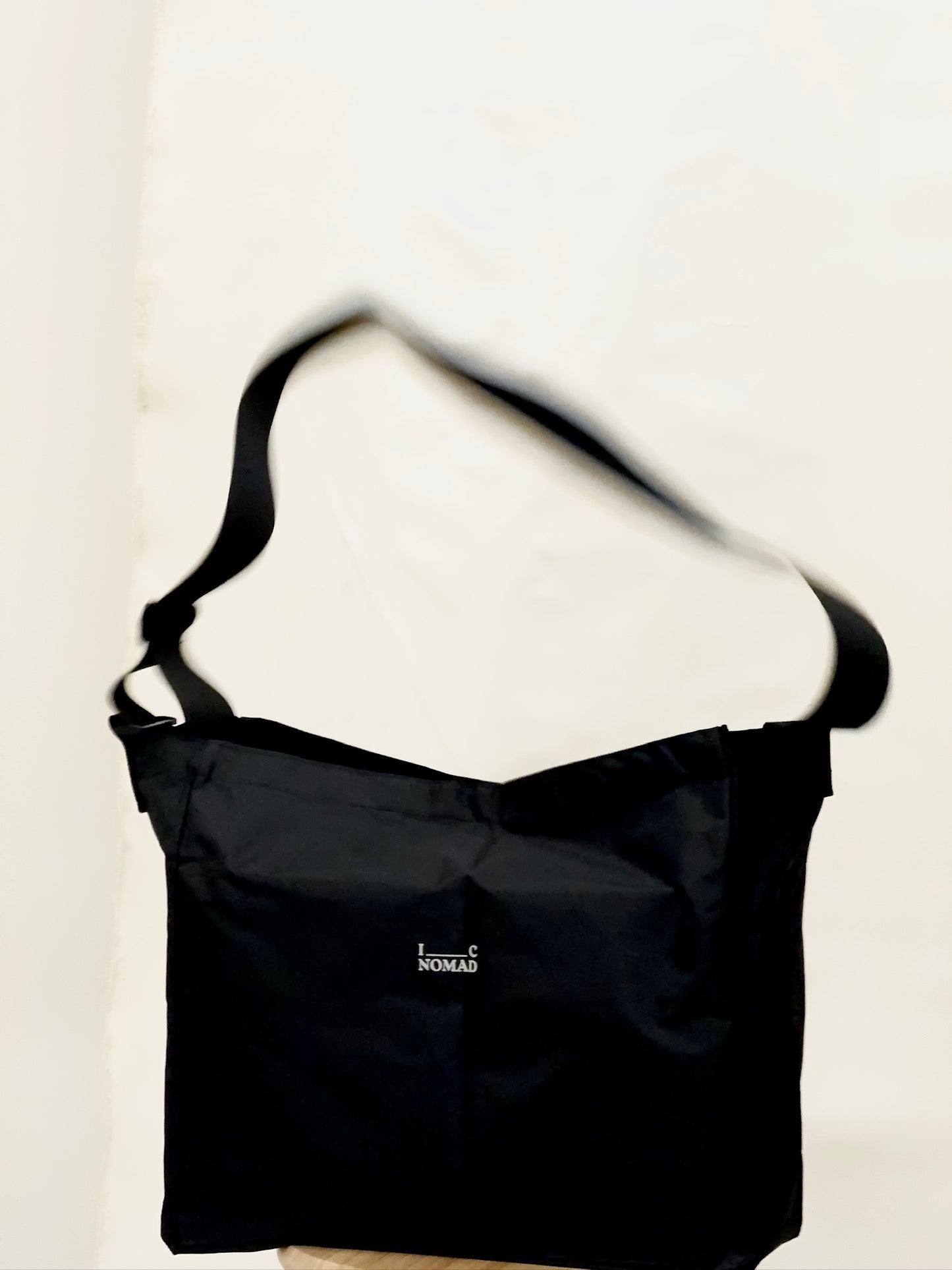 IC NOMAD SHOULDER TOTE BAG